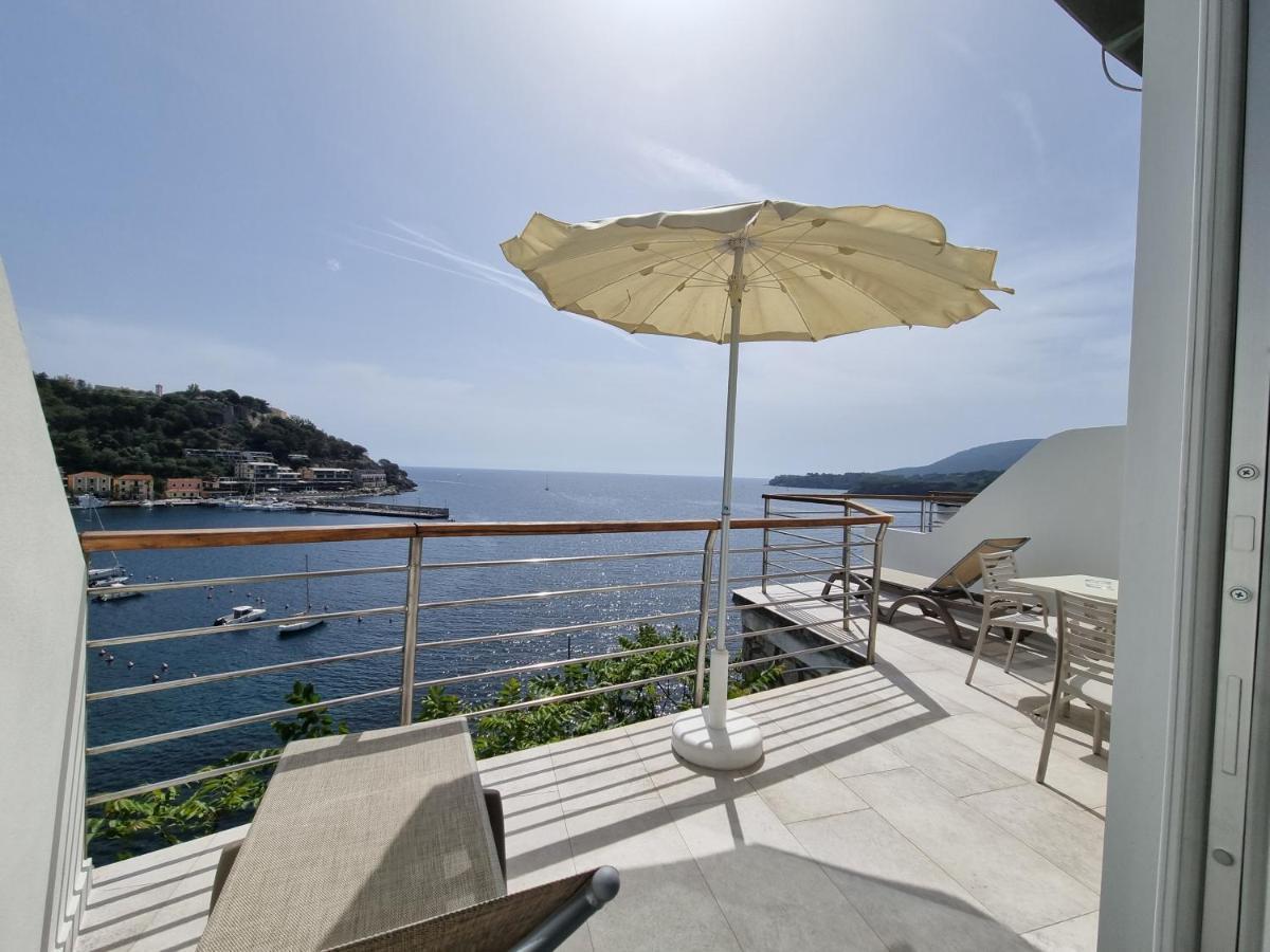 Hotel Plaza Porto Azzurro Exterior foto