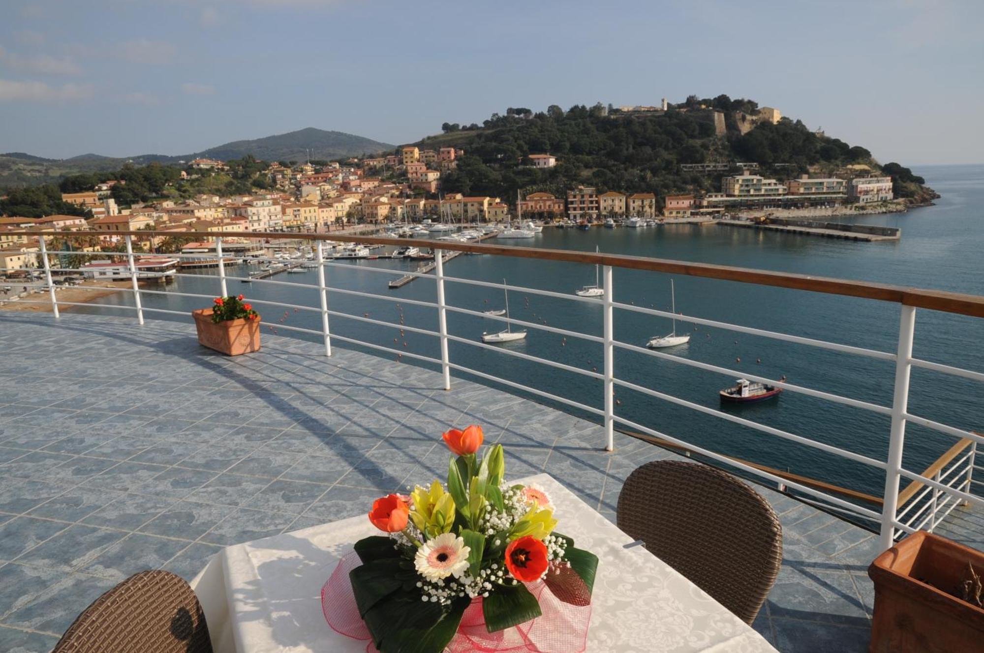 Hotel Plaza Porto Azzurro Exterior foto