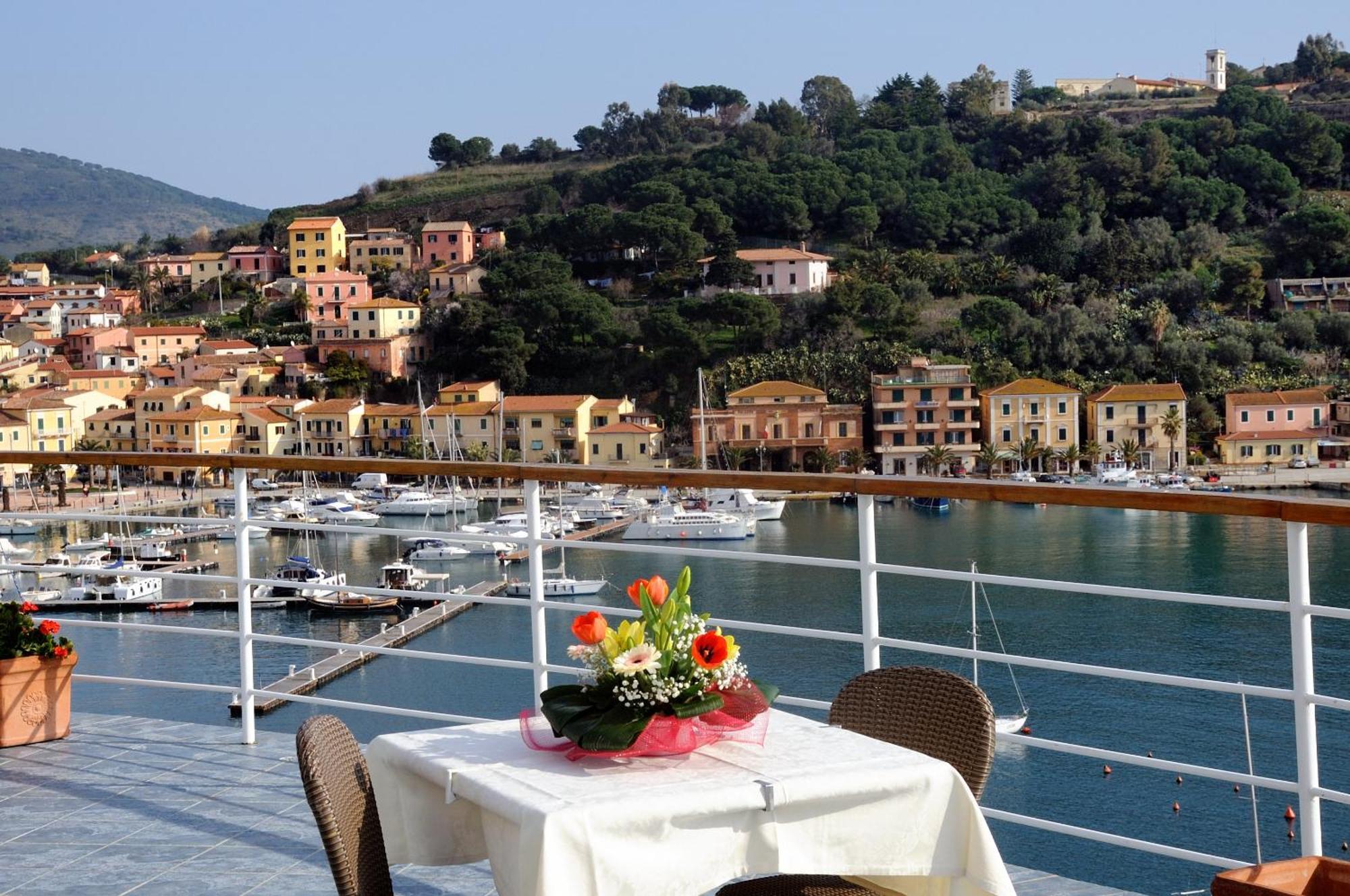 Hotel Plaza Porto Azzurro Exterior foto